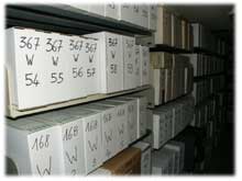 Conservation des archives contemporaines dans un magasin des Archives de la Meuse.